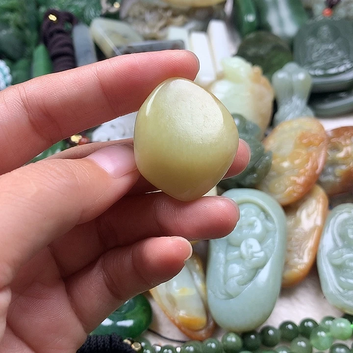 颈饰未镶嵌和田玉