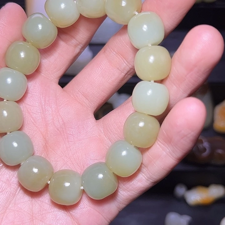 B***）和田玉（糖玉）未镶嵌颈饰