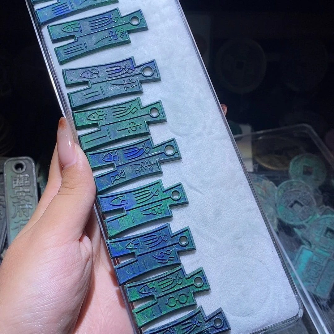 东***士铜现代仿制工艺品