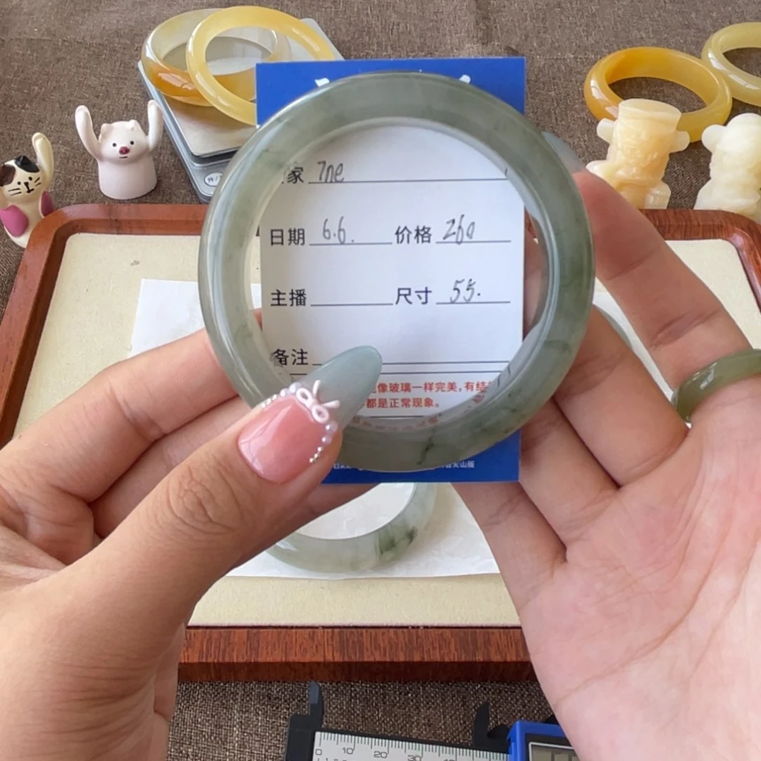 石英质玉手镯未镶嵌7**.