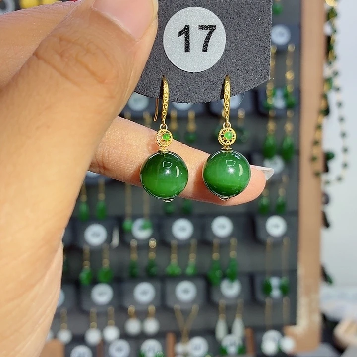 18K金镶嵌和田玉耳饰