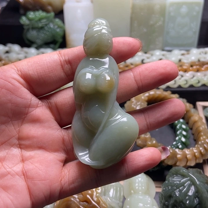 颈饰未镶嵌和田玉嘿*