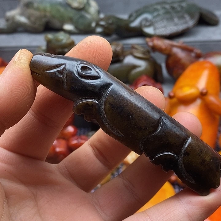 未镶嵌蛇纹石玉颈饰