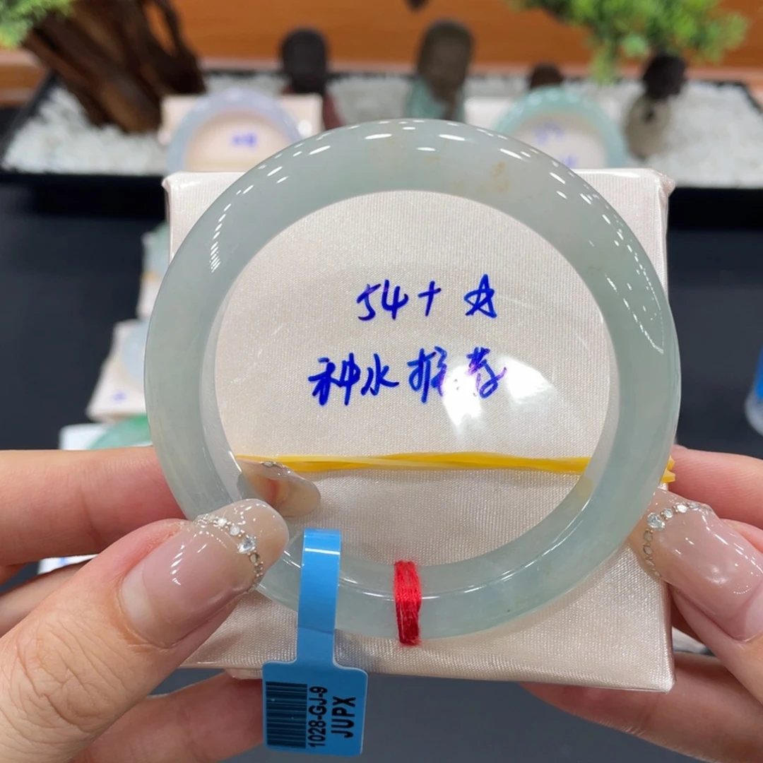 未镶嵌手镯翡翠缅甸翡翠手镯