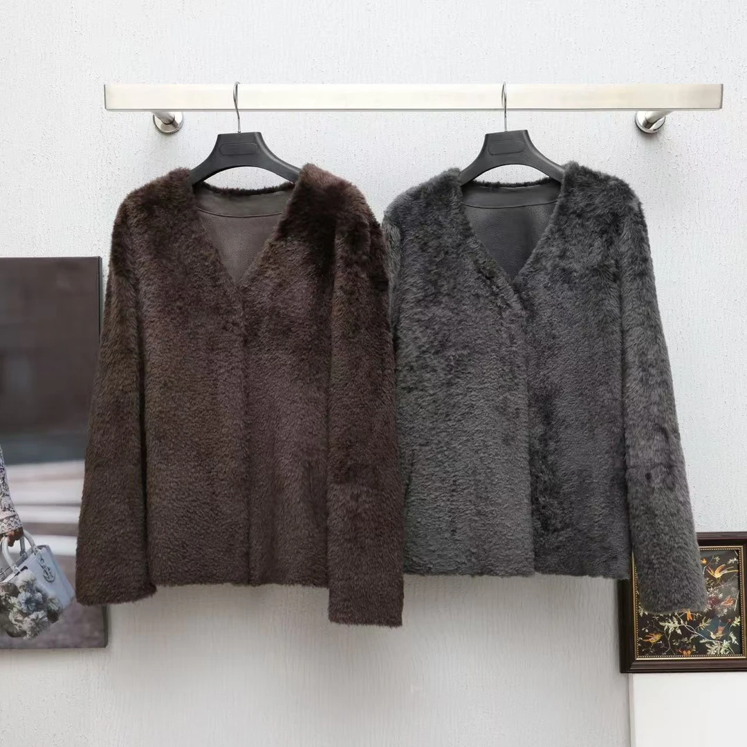 【晨老板】~ ceilina 【淑倾颢颖】时尚皮毛一体V领长袖外套79242051