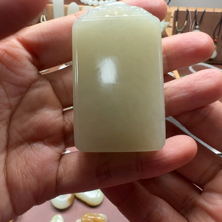 和田玉未镶嵌颈饰若羌平安牌