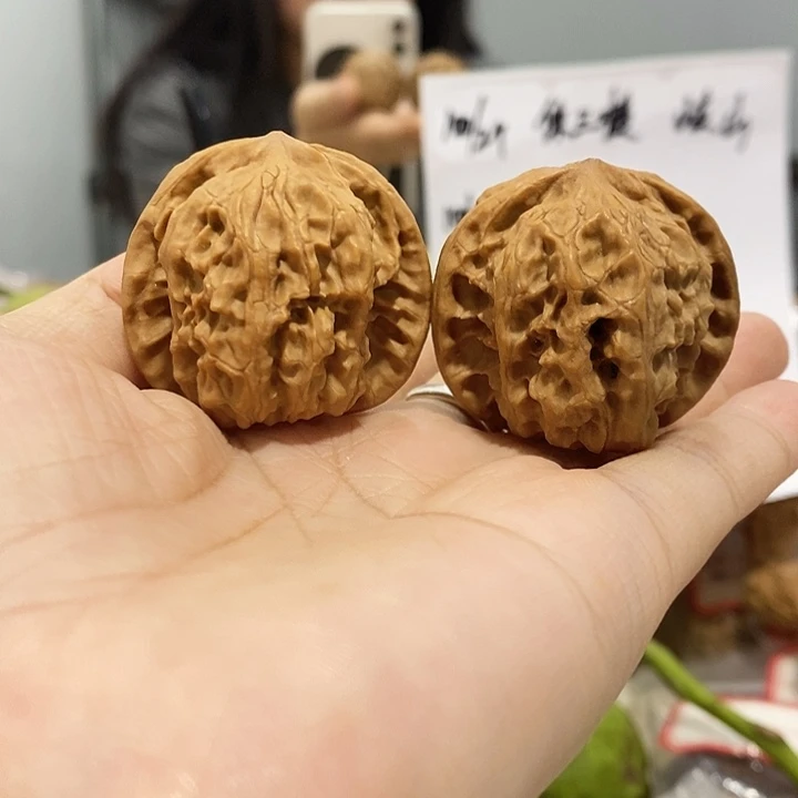 文玩核桃吊坠野狼37