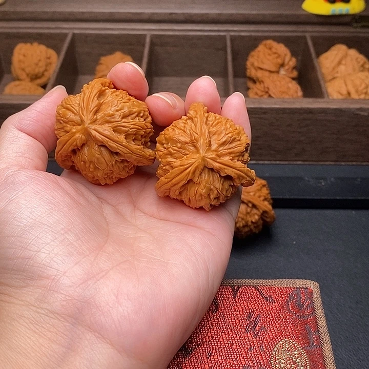 雨***农把件文玩核桃白奔
