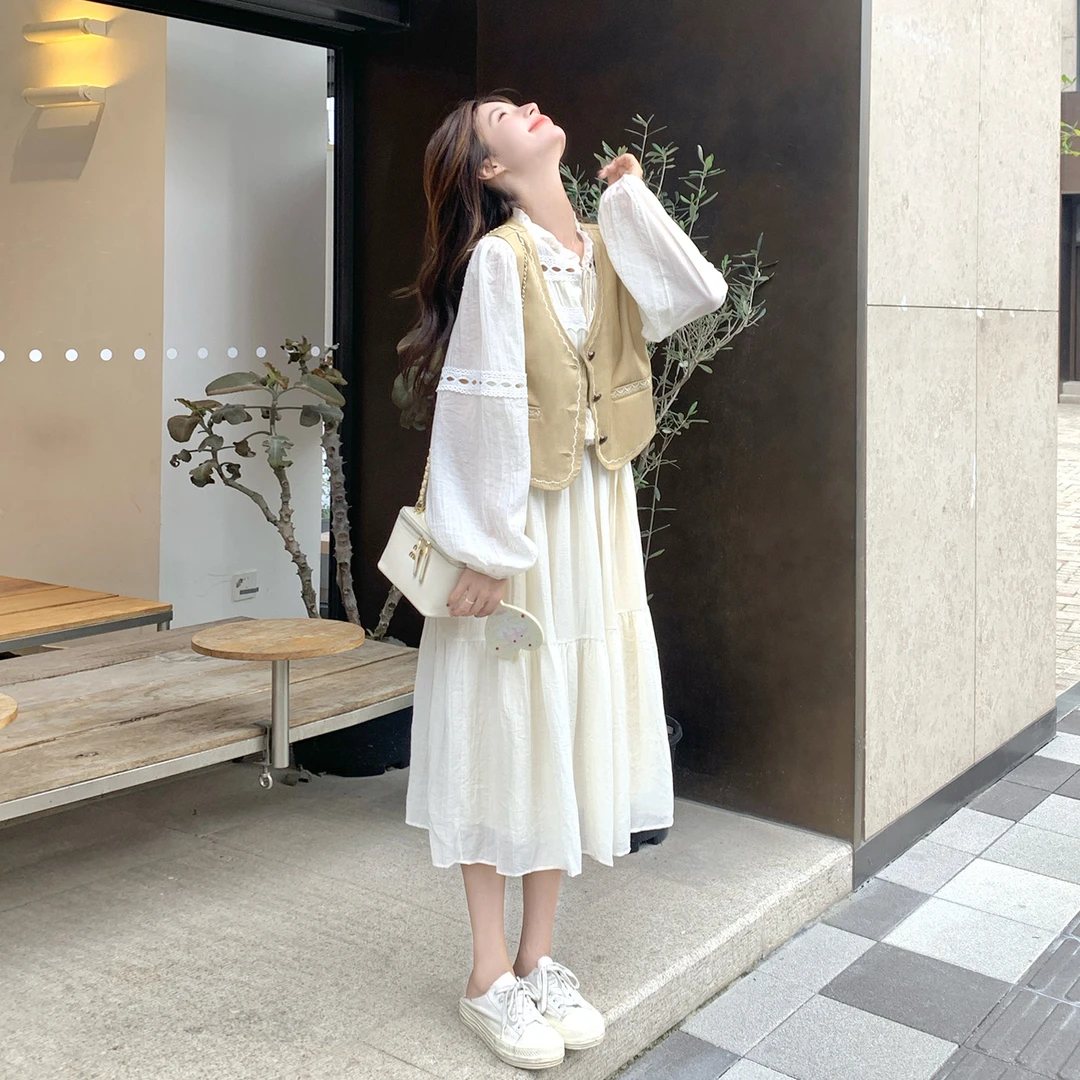 法式温柔甜美复古马甲米白色连衣裙2025秋新款约会氛围长裙两件套