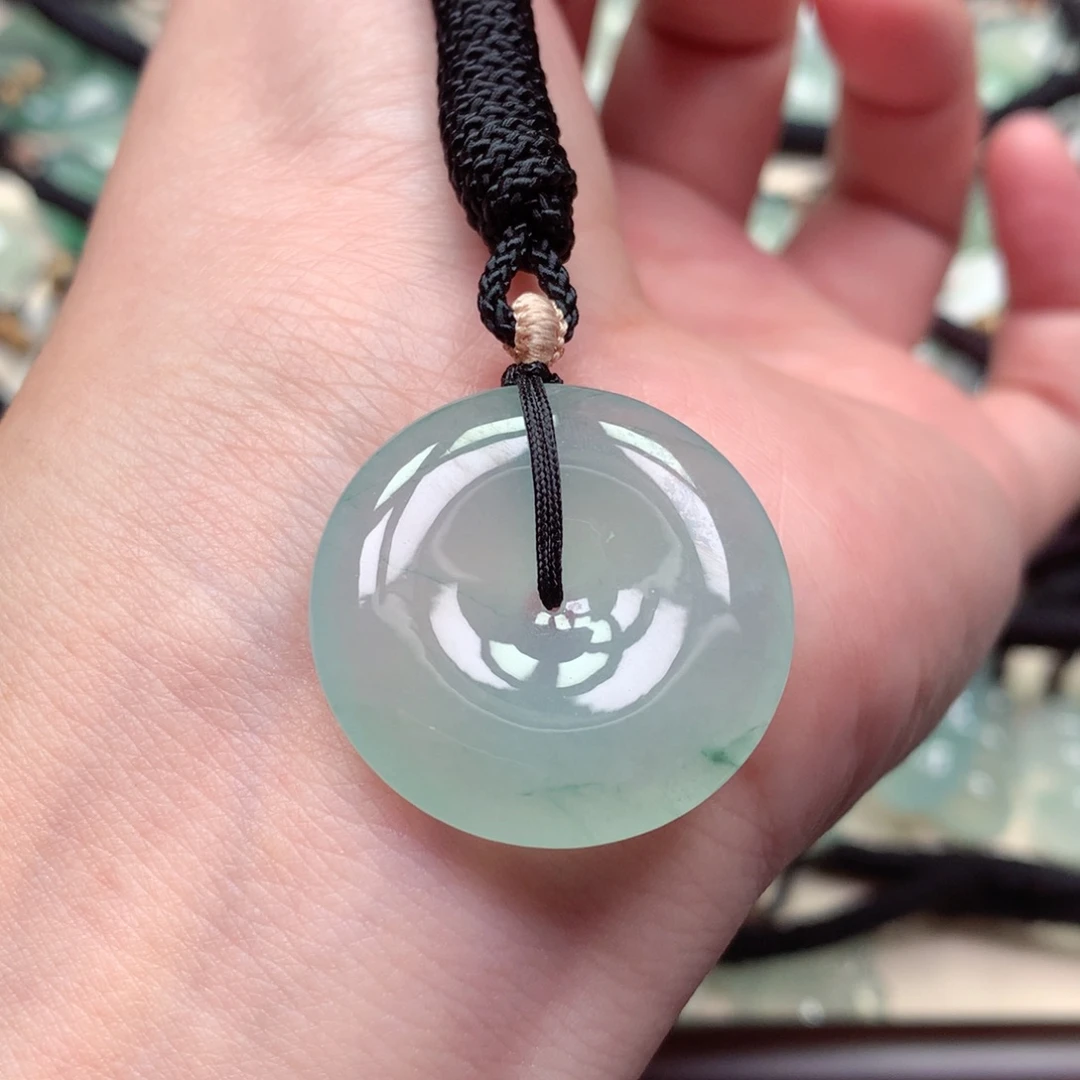 翡翠未镶嵌颈饰佛公