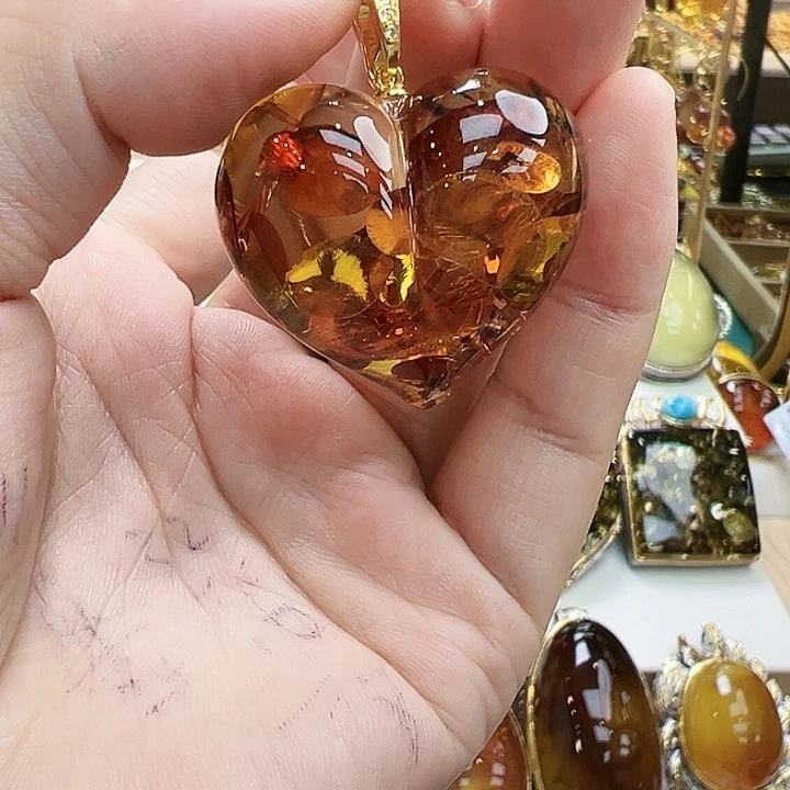 琥珀未镶嵌珠宝奇石