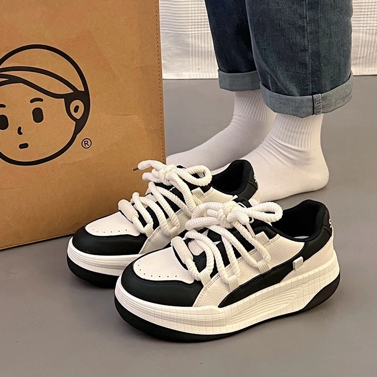 8803【新疆包邮】厚底增高小白鞋女小众休闲面包板鞋复古运动鞋