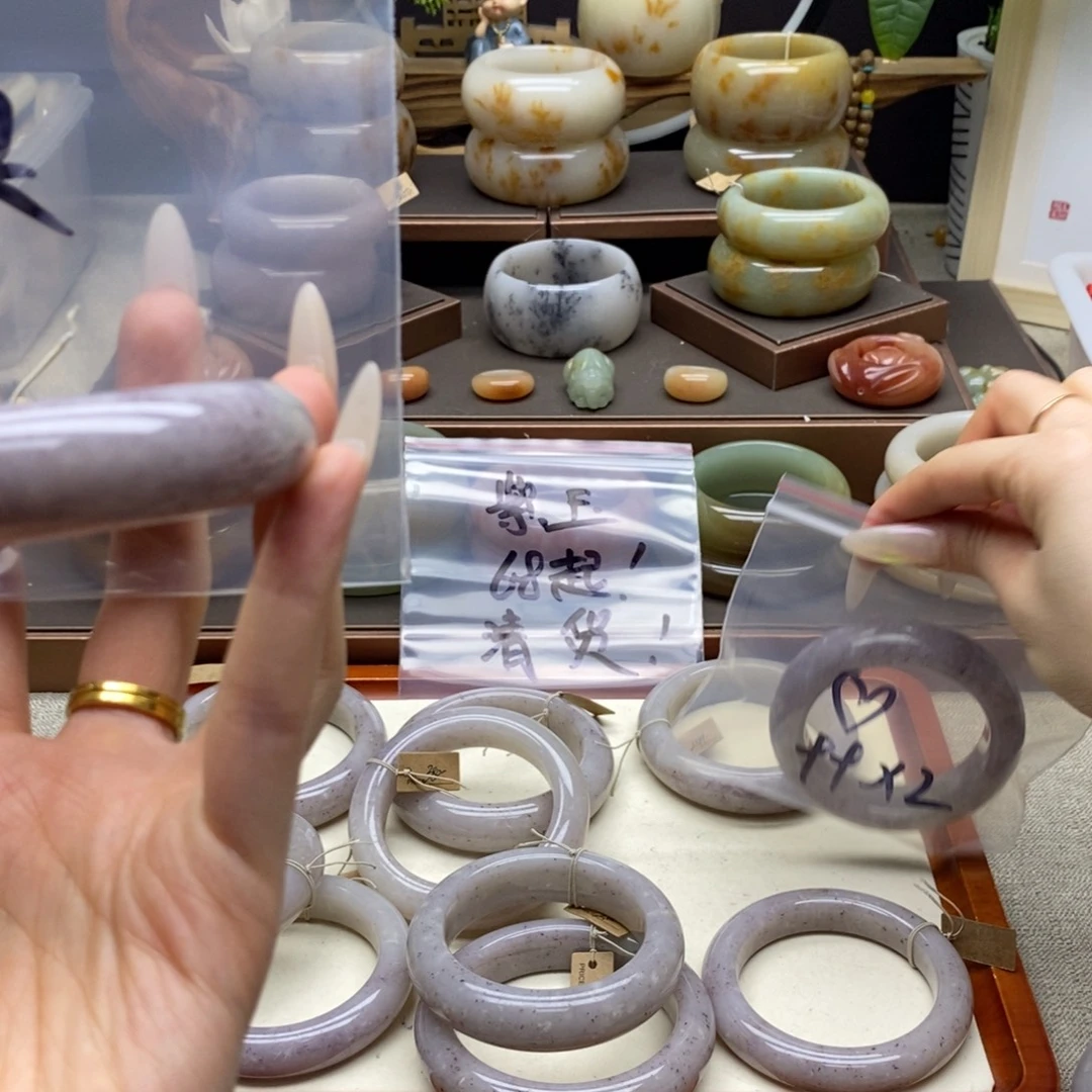 漠***”石英质玉合金手镯