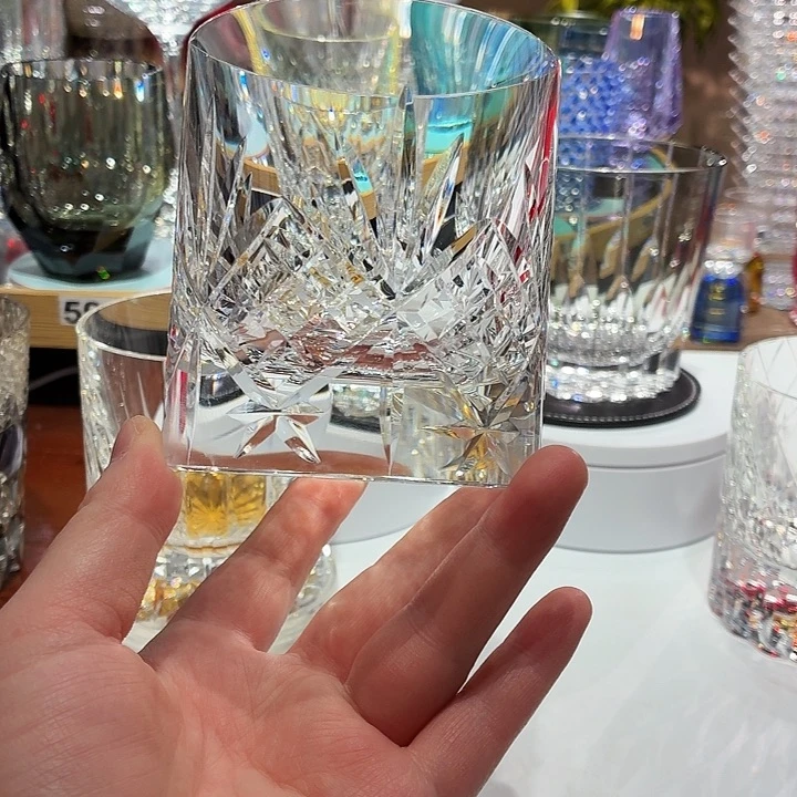 威士忌酒杯繁花白色