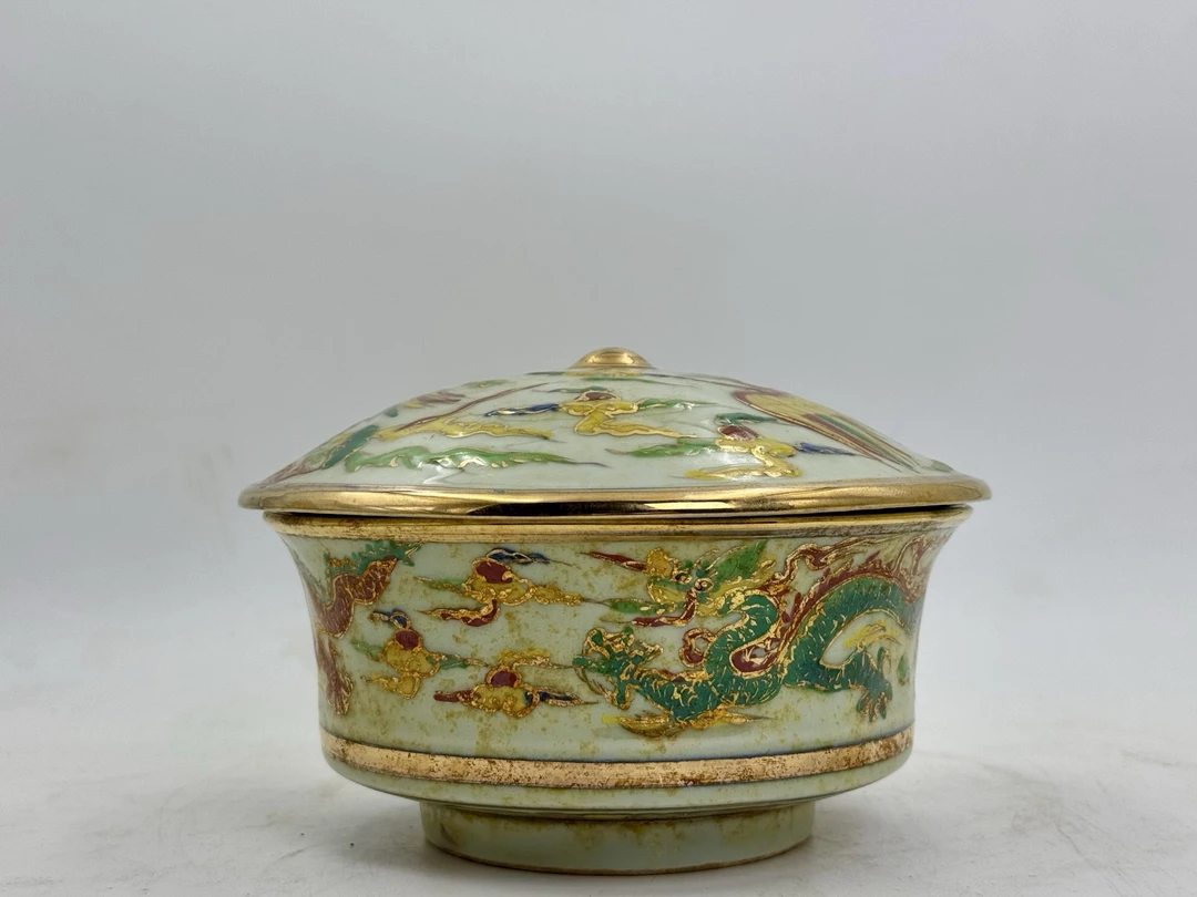 斗彩龙凤呈祥纹盖碗