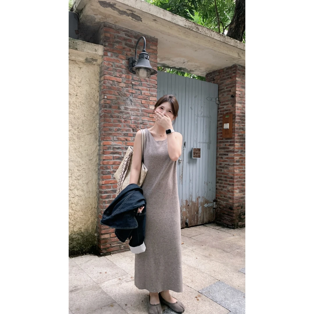漫姐的店现货【栗子蛋糕】气质又温暖新款超好搭针织显瘦背心连衣裙