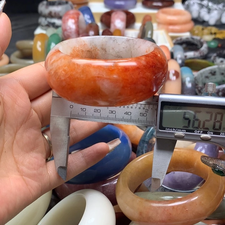 未镶嵌手镯石英质玉