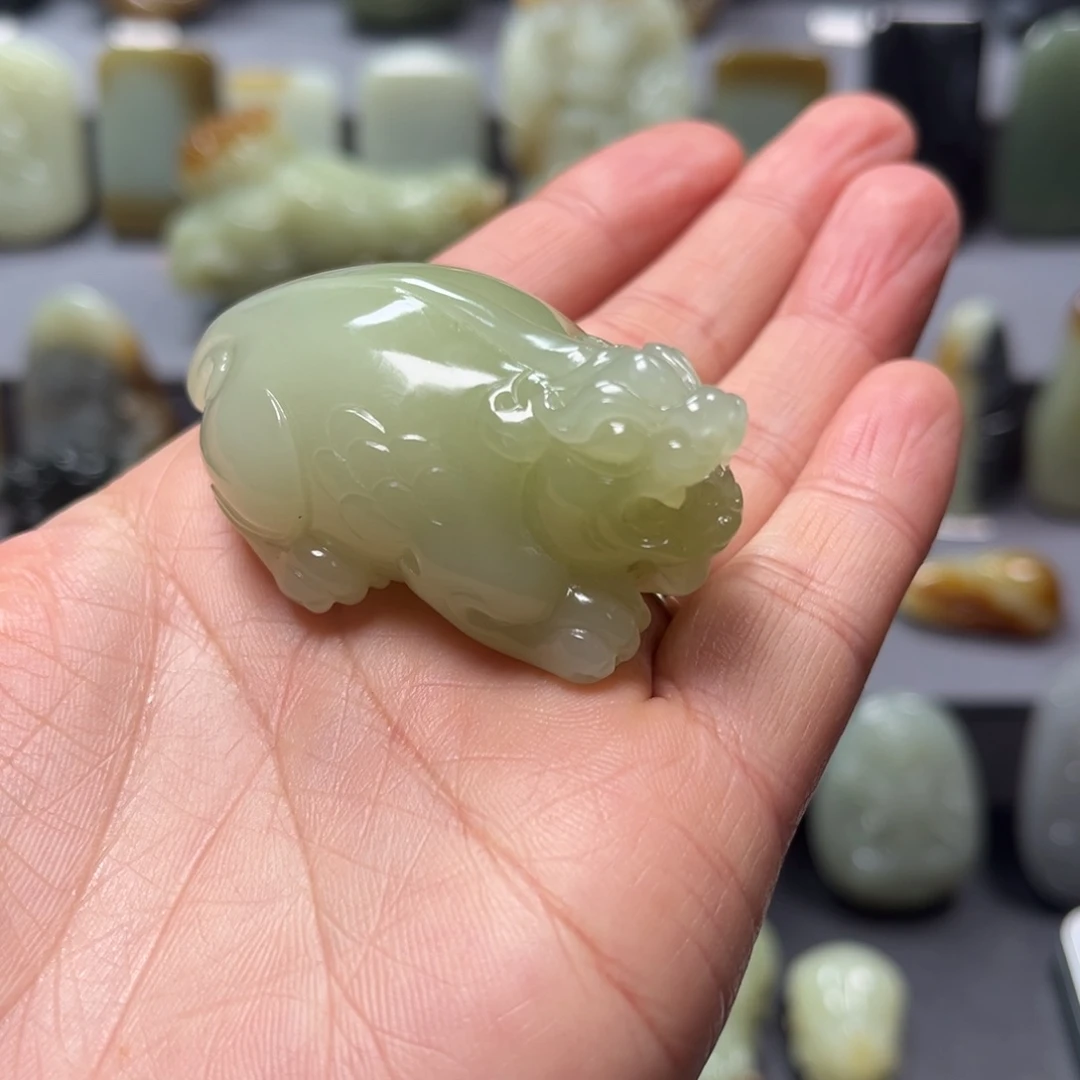 和田玉颈饰未镶嵌大***谱