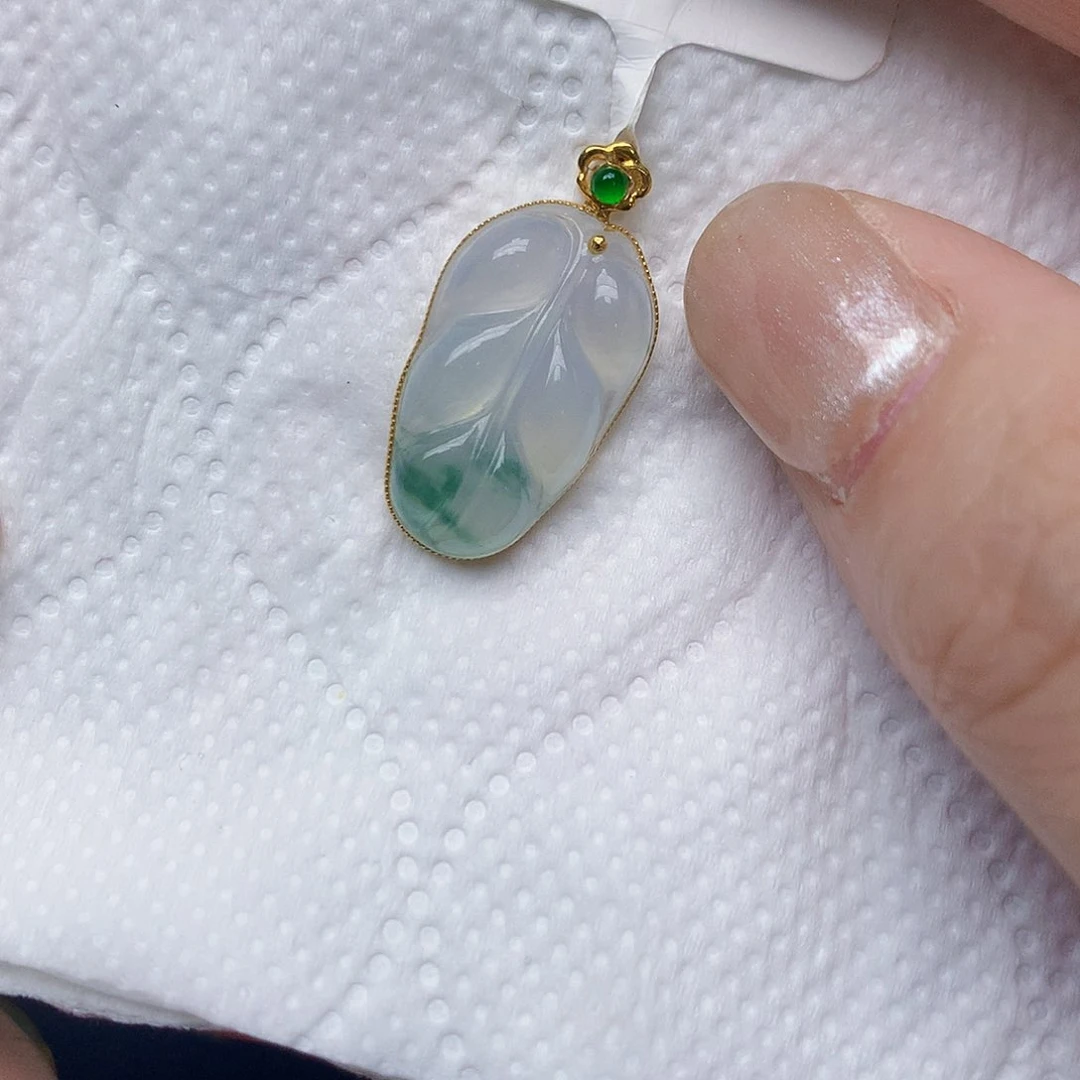 颈饰18K金镶嵌翡翠