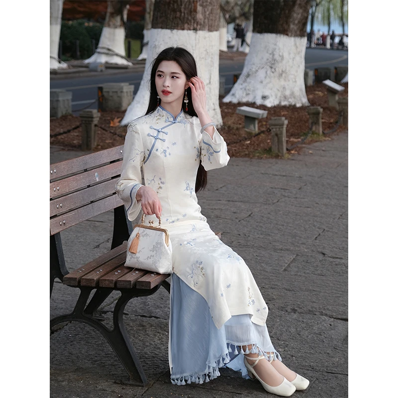 凌茜【玉兰】新中式春秋米白蓝刺绣显瘦优雅气质女款改良修身旗袍裙