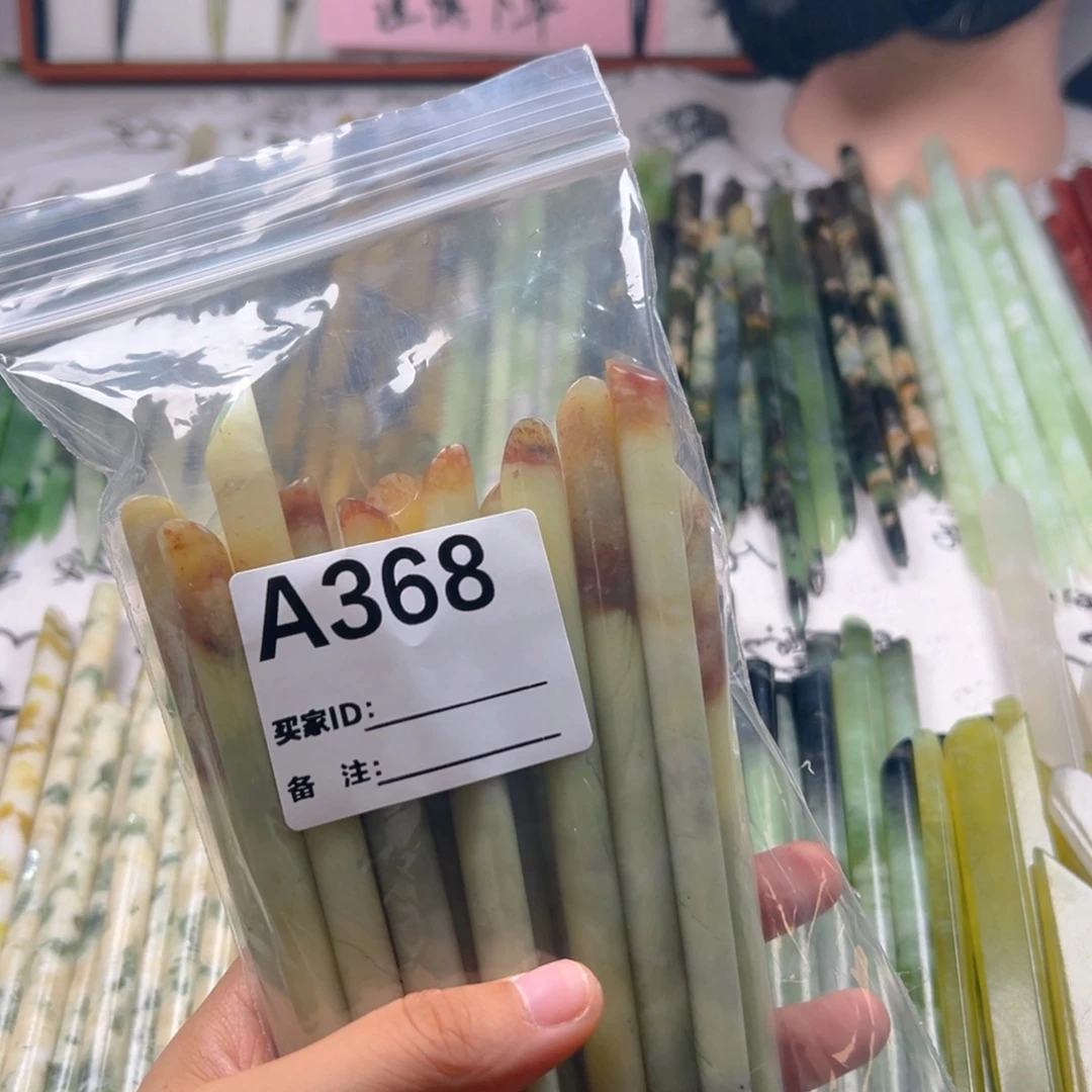 -***瘋未镶嵌蛇纹石玉颈饰