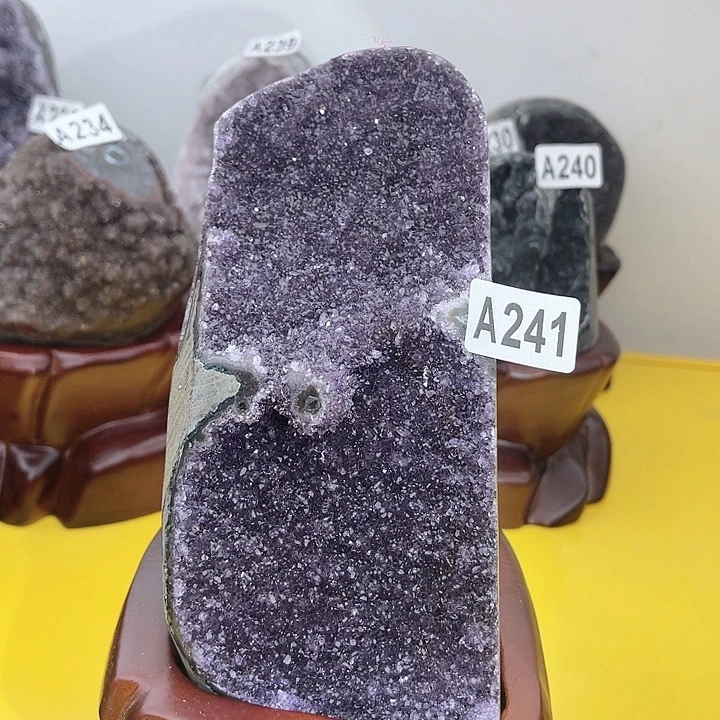 未镶嵌水晶大型摆件（非配饰）