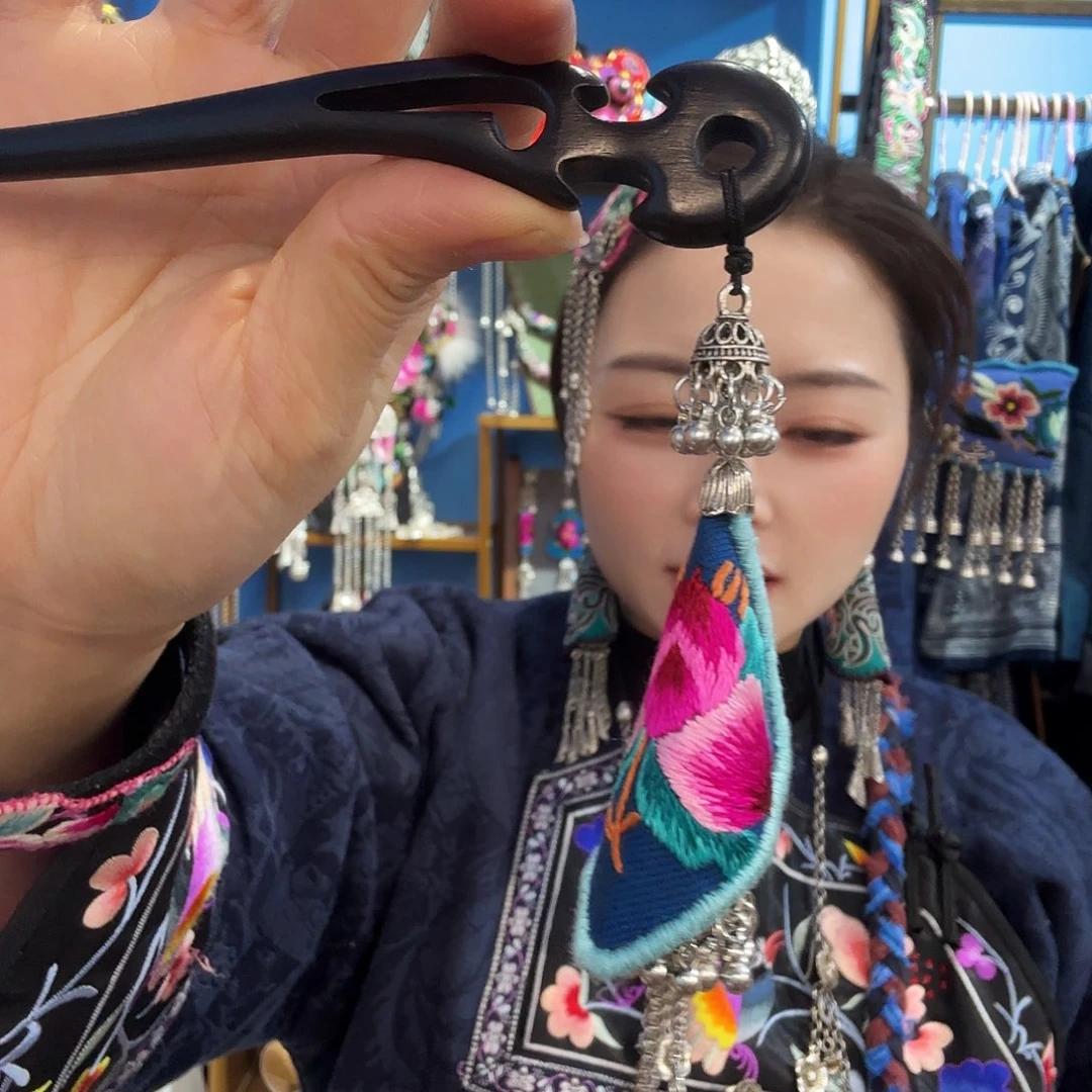 刺绣发簪。