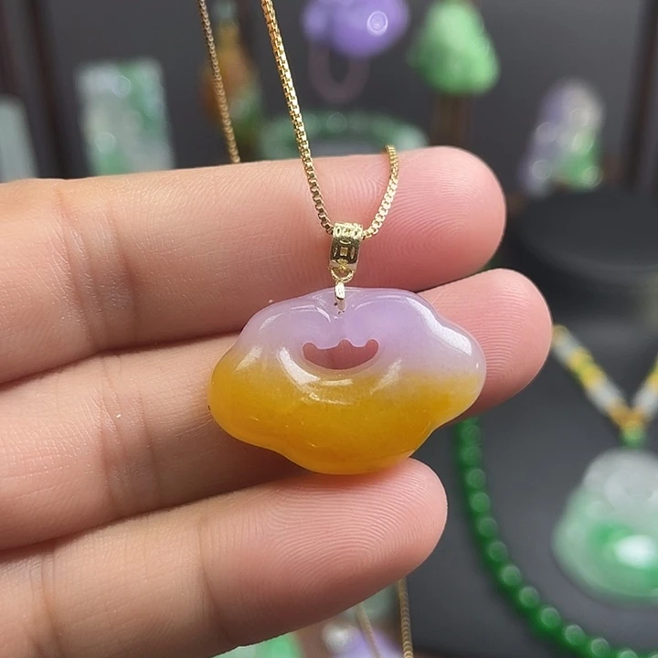 翡翠未镶嵌吊坠(赠链)