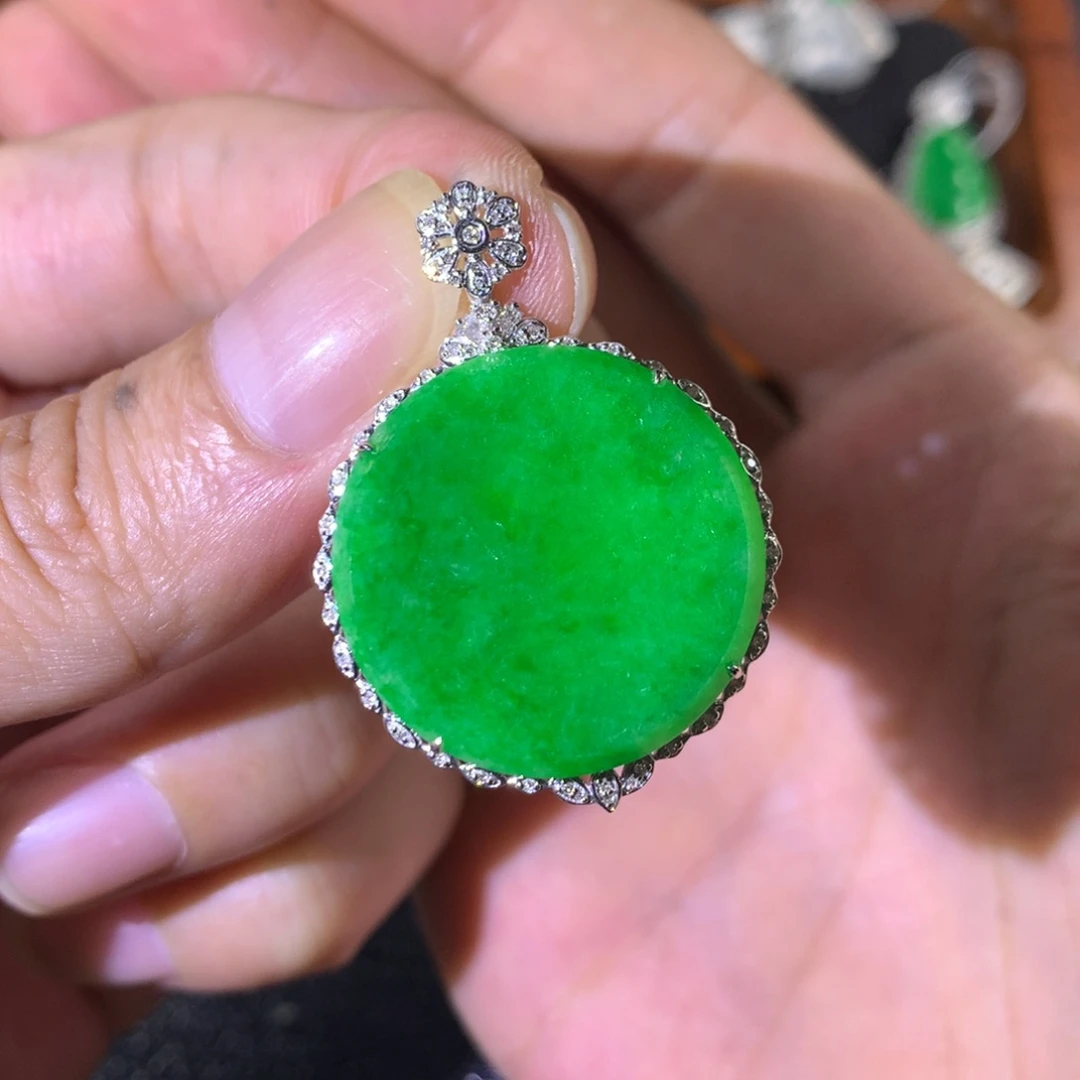 颈饰18K金镶嵌翡翠翡翠