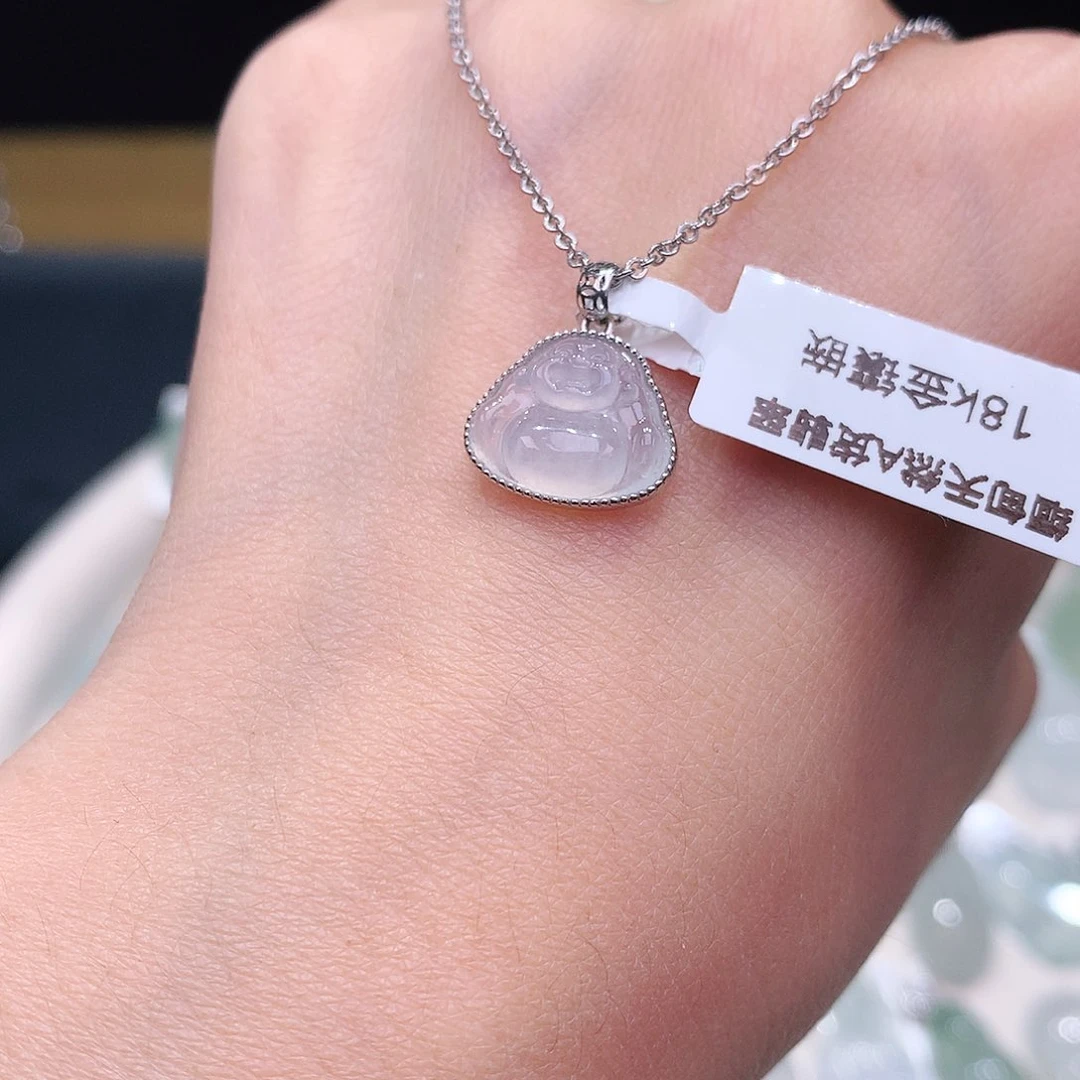 颈饰18K金镶嵌翡翠高冰起光锁骨舒佛