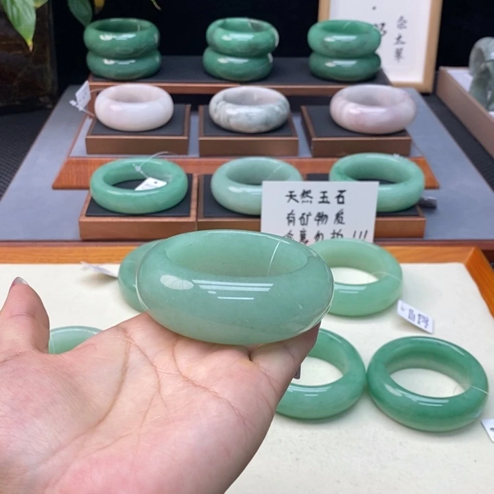 M***0石英质玉未镶嵌手镯