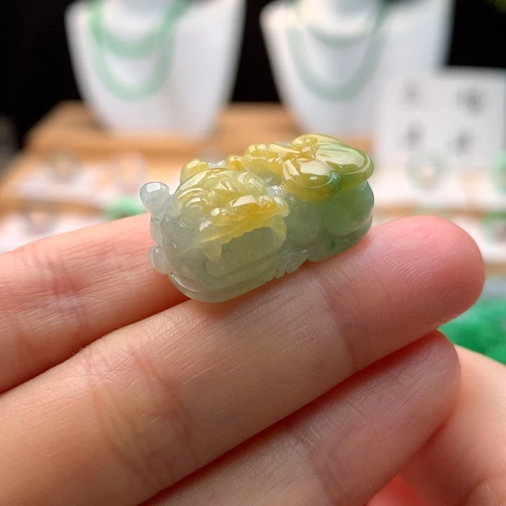 翡翠未镶嵌颈饰天然缅甸A货翡翠