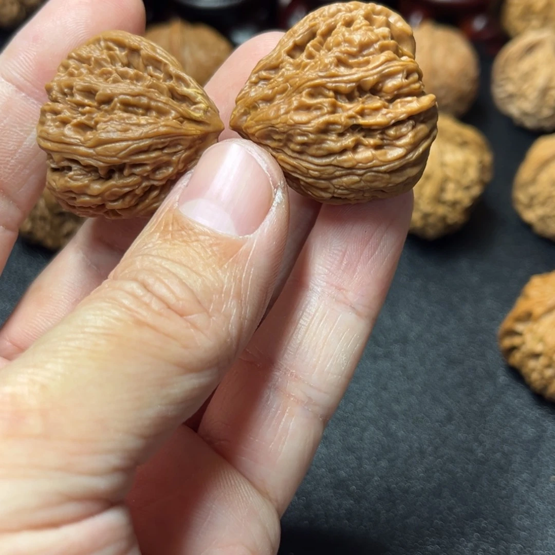 文玩核桃吊坠默认有黄介意别拍