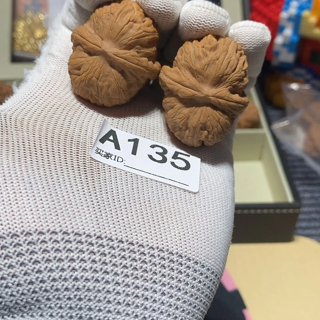 文玩核桃吊坠元宝