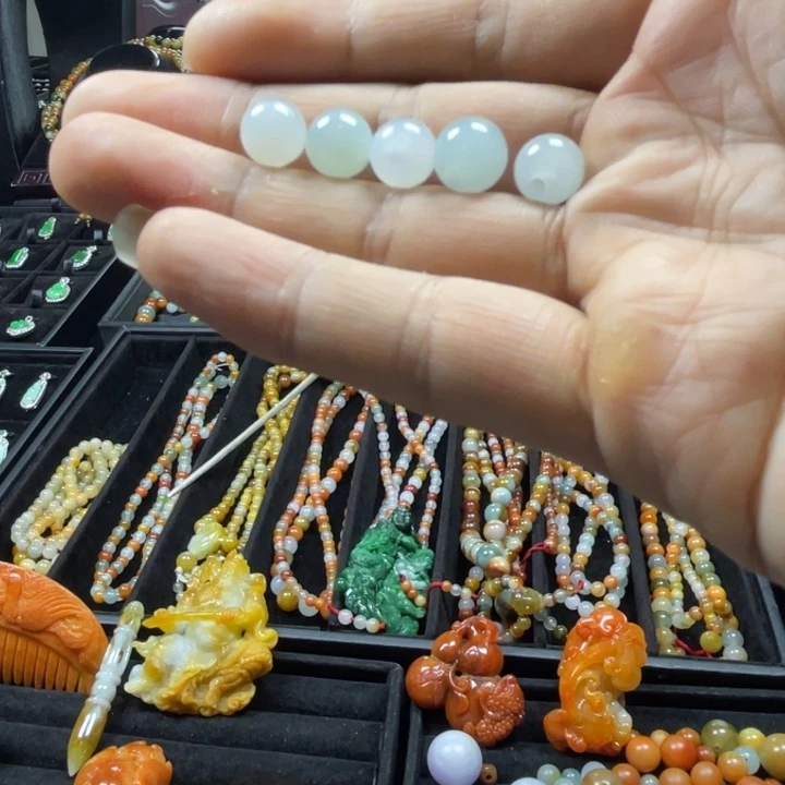 新***懂翡翠未镶嵌颈饰珠子