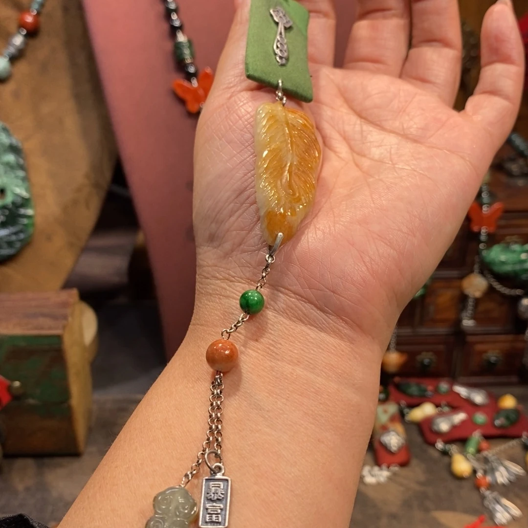 翡翠吊坠(赠链)未镶嵌