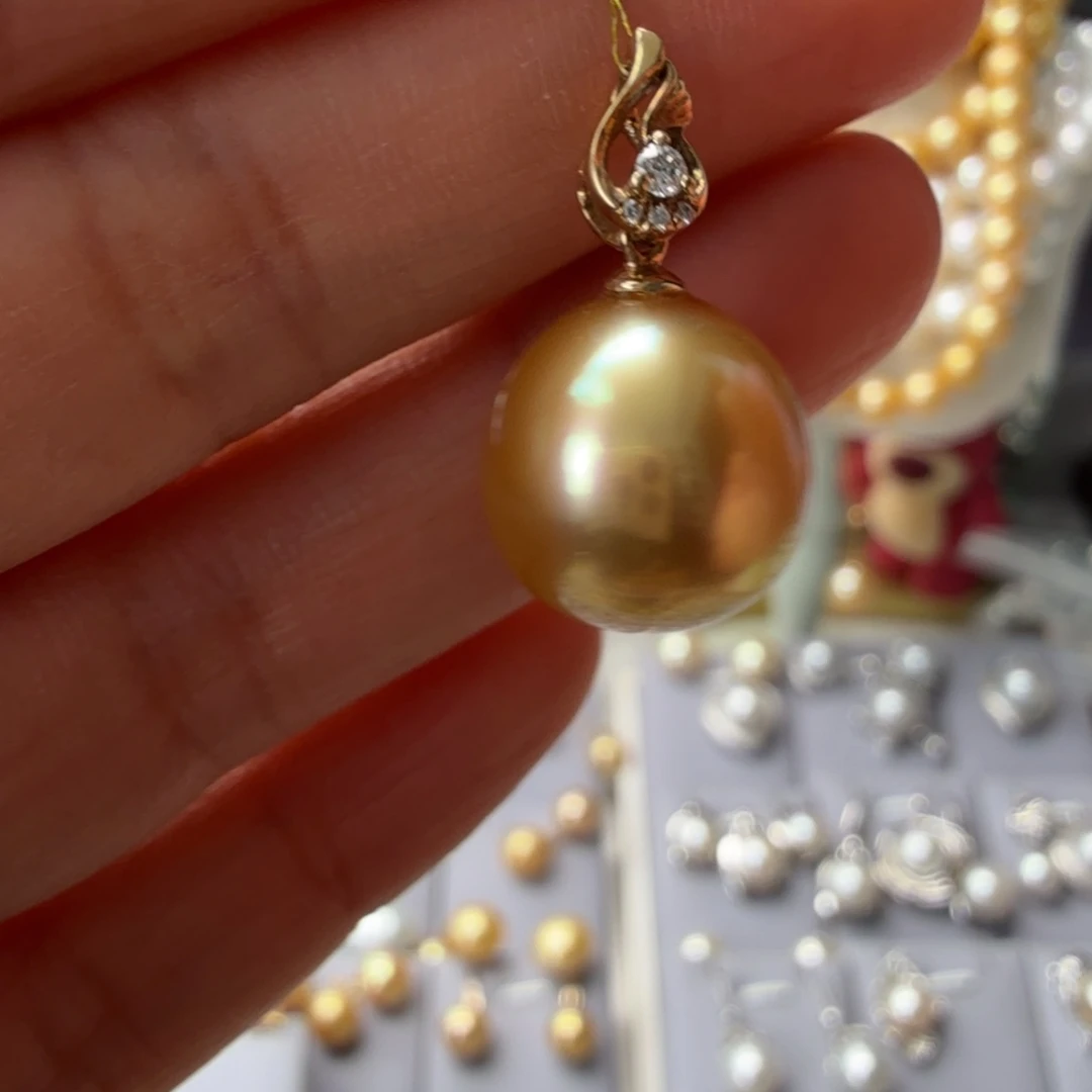 18K金镶嵌颈饰海水珍珠