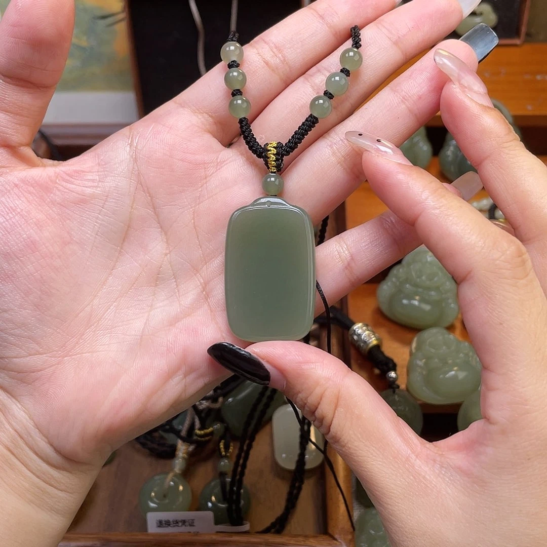 *****和田玉未镶嵌颈饰无事牌