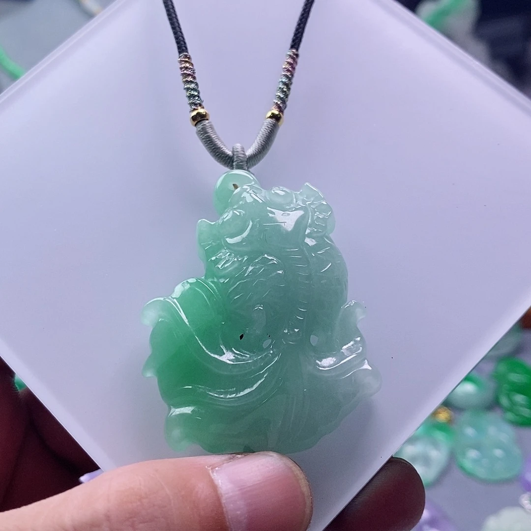 翡翠未镶嵌吊坠(赠链)