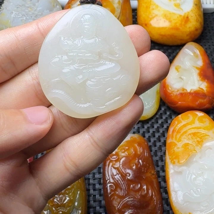 和田玉未镶嵌颈饰