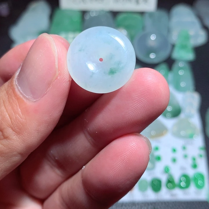 翡翠未镶嵌颈饰平安扣