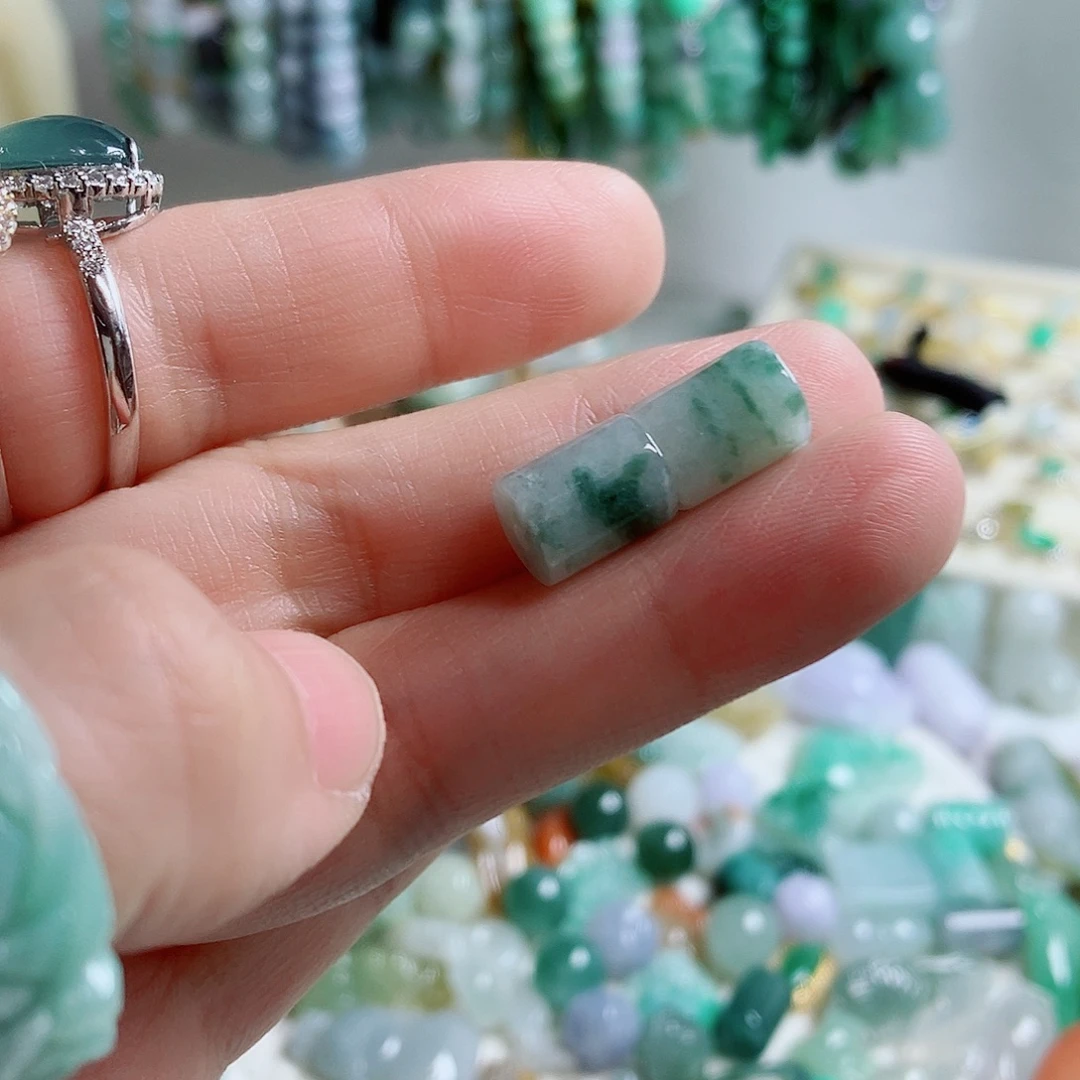 翡翠未镶嵌颈饰25一对