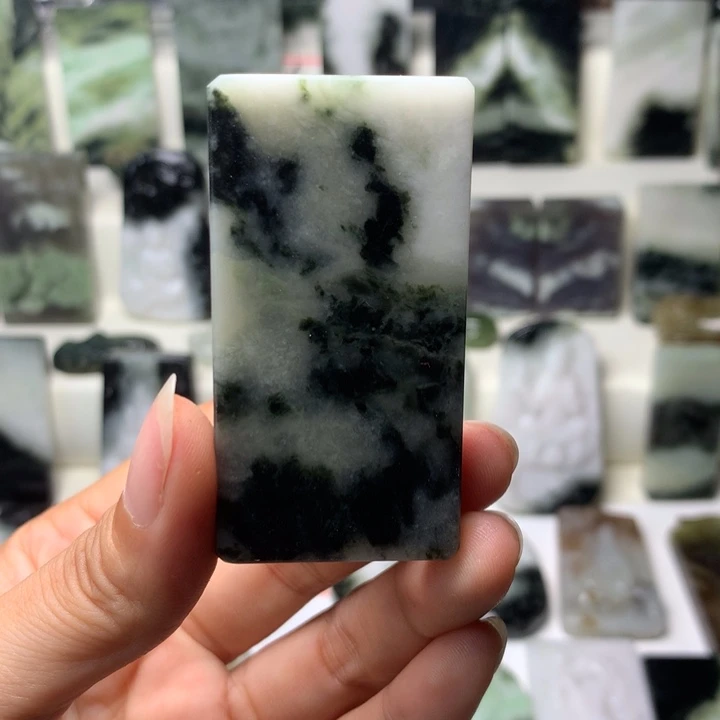 独山玉未镶嵌颈饰