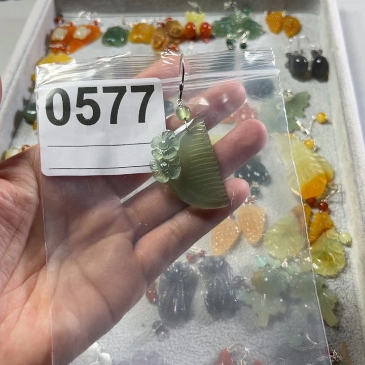 m***o合金蛇纹石玉耳饰
