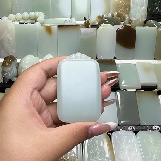 颈饰未镶嵌和田玉