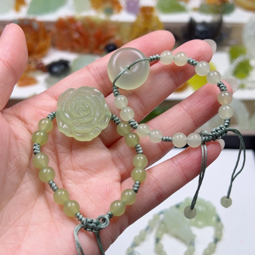 蛇纹石玉未镶嵌颈饰