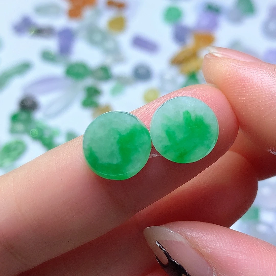 翡翠未镶嵌颈饰无事