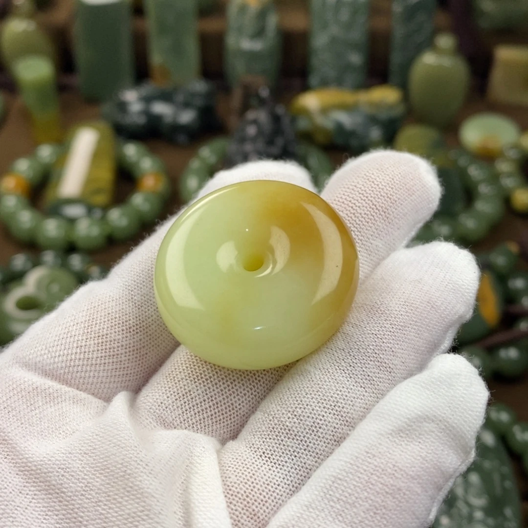 岫岩老玉（透闪石质玉）未镶嵌颈饰