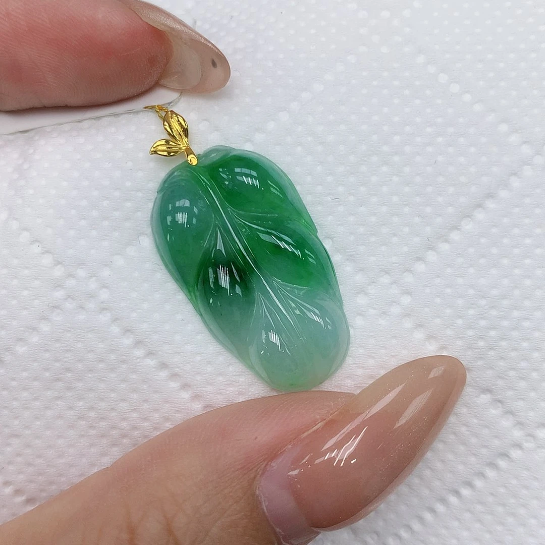 颈饰18K金镶嵌翡翠