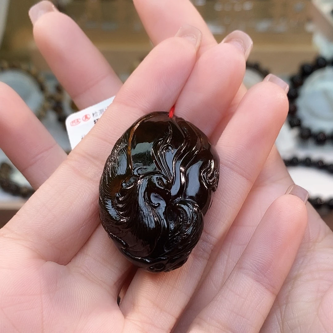 ****闲琥珀未镶嵌手链雕刻